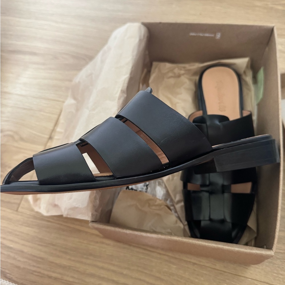Madewell NWT Black Leather Miles Sleek Comfortable Design